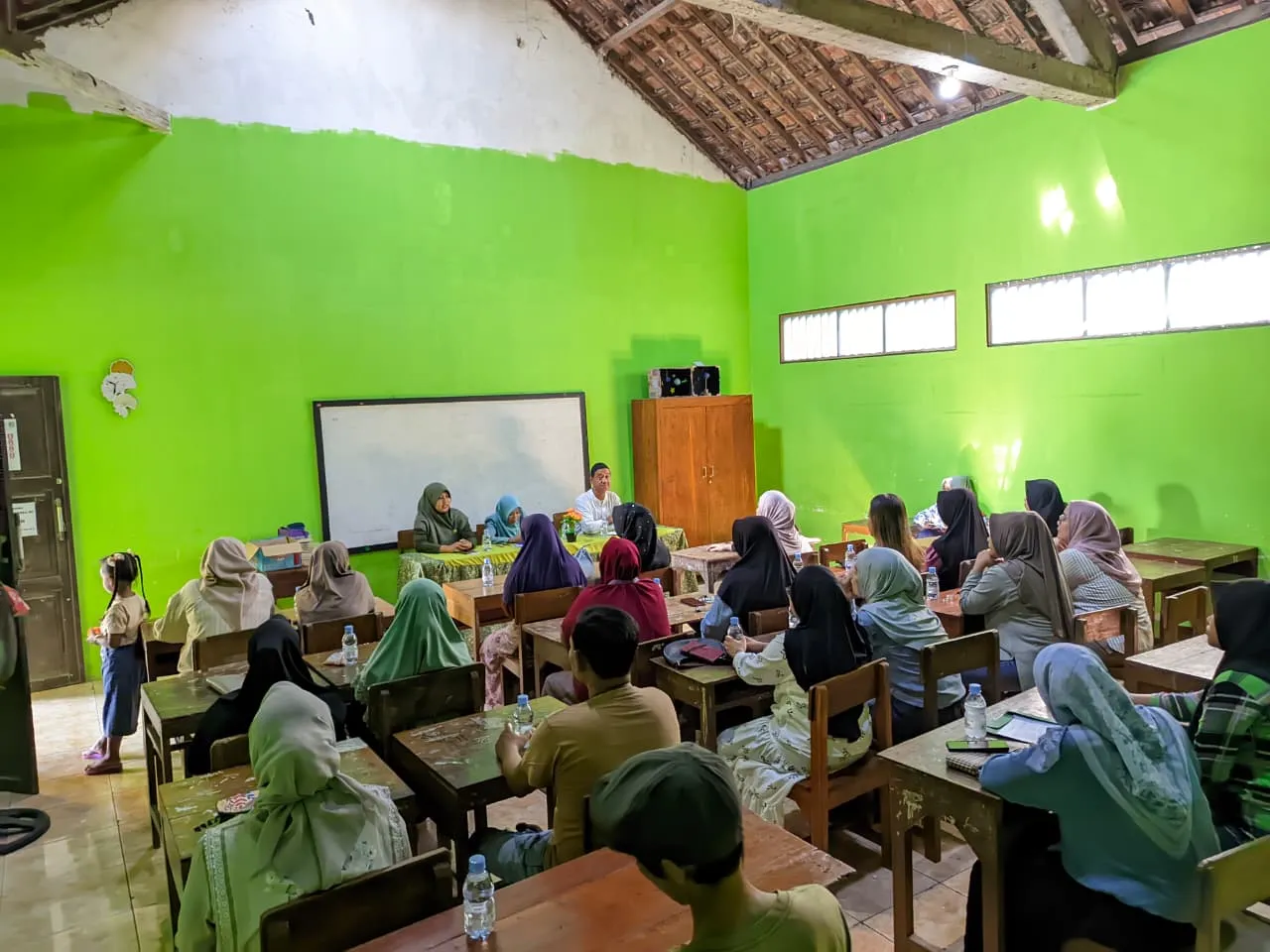 rapat dengan komite dan masyarakat